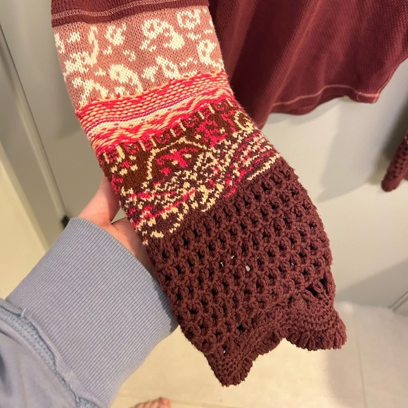 Free People In The Mix Cuff Thermal Top Size Large Maroon EUC A0571 - Picture 6 of 7